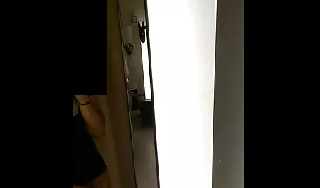 A szőke puncik brazil méh mini szoknyában kenje meg nagy tökéletes melleit.