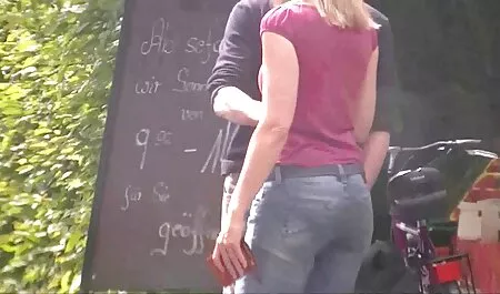 Milf ribanc kis mellekkel a POV videóban. szőke pina -
