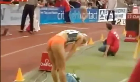 Barátnők játékos Leszbikus barátnők felfedezni punci kaland pina ujjazás