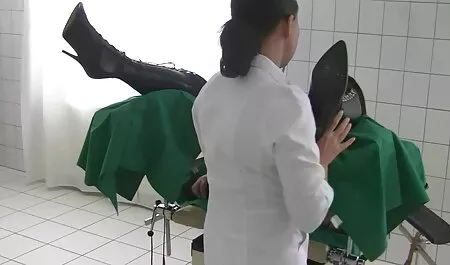 Busty vörös szőrös pina nyalása milf szar nagy brutális vibrátor