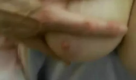 A Nao Mizuki csodálatosnak érzi magát, miközben lenyel egy ilyen nagy faszt a javhd hálóban. pina nyalása