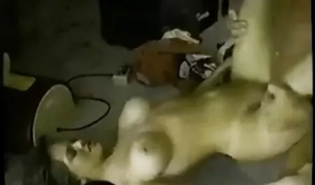 Szereti a sperma ízét. szőrős punci