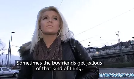 MILF Tabitha, Tinka Hollie fizetni a punci öklözés számlát a testükkel.