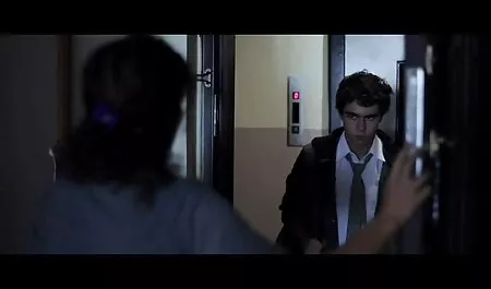 A pina dugás szőke tini kemény Kutyastílust készít.