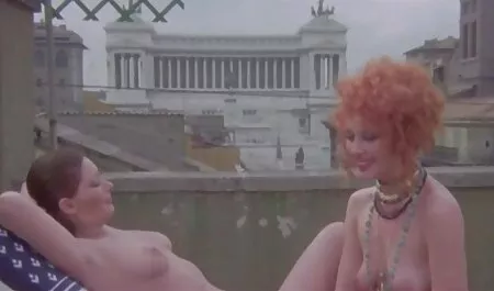 azt akarja, hogy a megfelelő szőrös puncik hüvelykujját, majd betölti a vagina