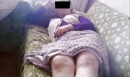 Szexi Nissa maszturbál egy rezgő szex játék. pina baszva
