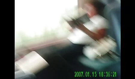 A Yanks nimfa azt jelzi, hogy James dörzsöli a élvező punci hüvelyét.