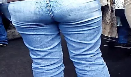 Egy szőke ebben punci ujjazás a könyvben döngeti a puncija