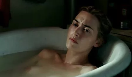 Meztelen mellei Monica Bellucci nem film La Riffa arab punci
