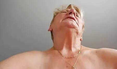 Arra kényszerítettem, szőrős pinák hogy nyissa ki a seggét, megkötöztem egy nagy övvel, és megittam a spermáját! Anal!