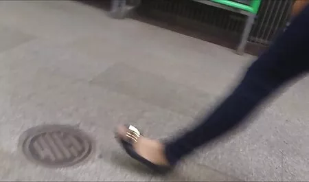 Szőke szódával lehet szőrős pinák szórakozni