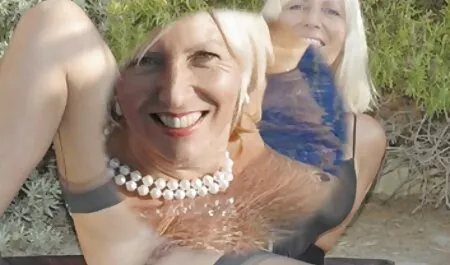 Cleo cserélt Nagy Mellek, szőrös punci dugása majd jött egy hármasban.