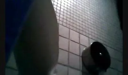 Egy fehér Fitness lány egy nagy, extrém pina elegáns seggét terjed krém az egész szobában, fekete kakas, mielőtt lenyelte a cum